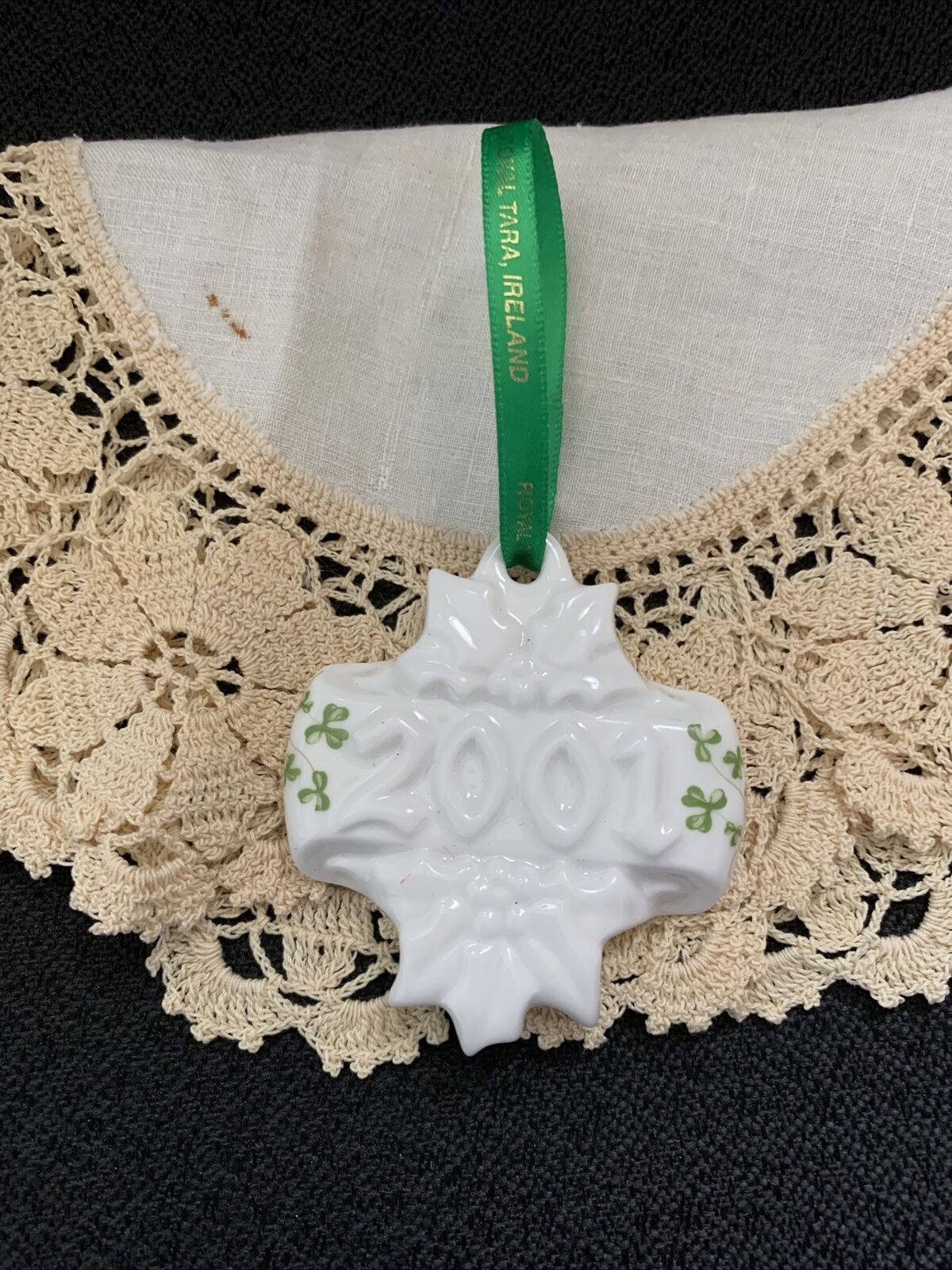 Royal Tara Ireland Ornament Clover Leaf Design 2001, Green original Ribbon